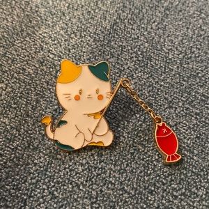 Cute Kawaii Adorable Sitting cat w/dangling fish on pole enamel pin